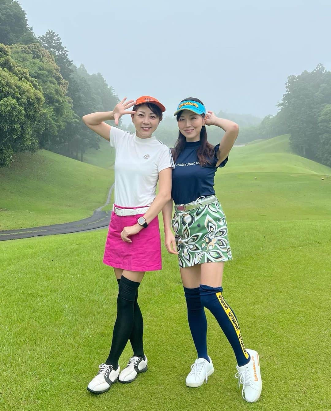 ImotoEtsuyo さんのインスタグラム写真 - (ImotoEtsuyo Instagram)「#梅雨 ・ この日の #ゴルフ⛳️ は#雨  ・ ・ #曇り と思い込んでいたら #朝　起きたら雨。 ・ ・ でも私達は 行きました。 ・ 雨の日のラウンド多めの二人。 @shiho.cc.cc  ・ ・ 大雨ではなかったので 良かった。 ・ この日の #ゴルフウェア  #サンバイザー #ニーハイソックス  #ゴルフシューズ  @loudmouth_japan_official  @loudmouth  #ラウドマウス  ・　  #ランチ は #香取弁当   ・ #golfwear  #golf #golflife  #golfcourse  #ゴルフコーデ  #ゴルフ好き  #ゴルフファッション #アラフィフ  #アラフィフ女子」6月16日 9時23分 - bisuhada