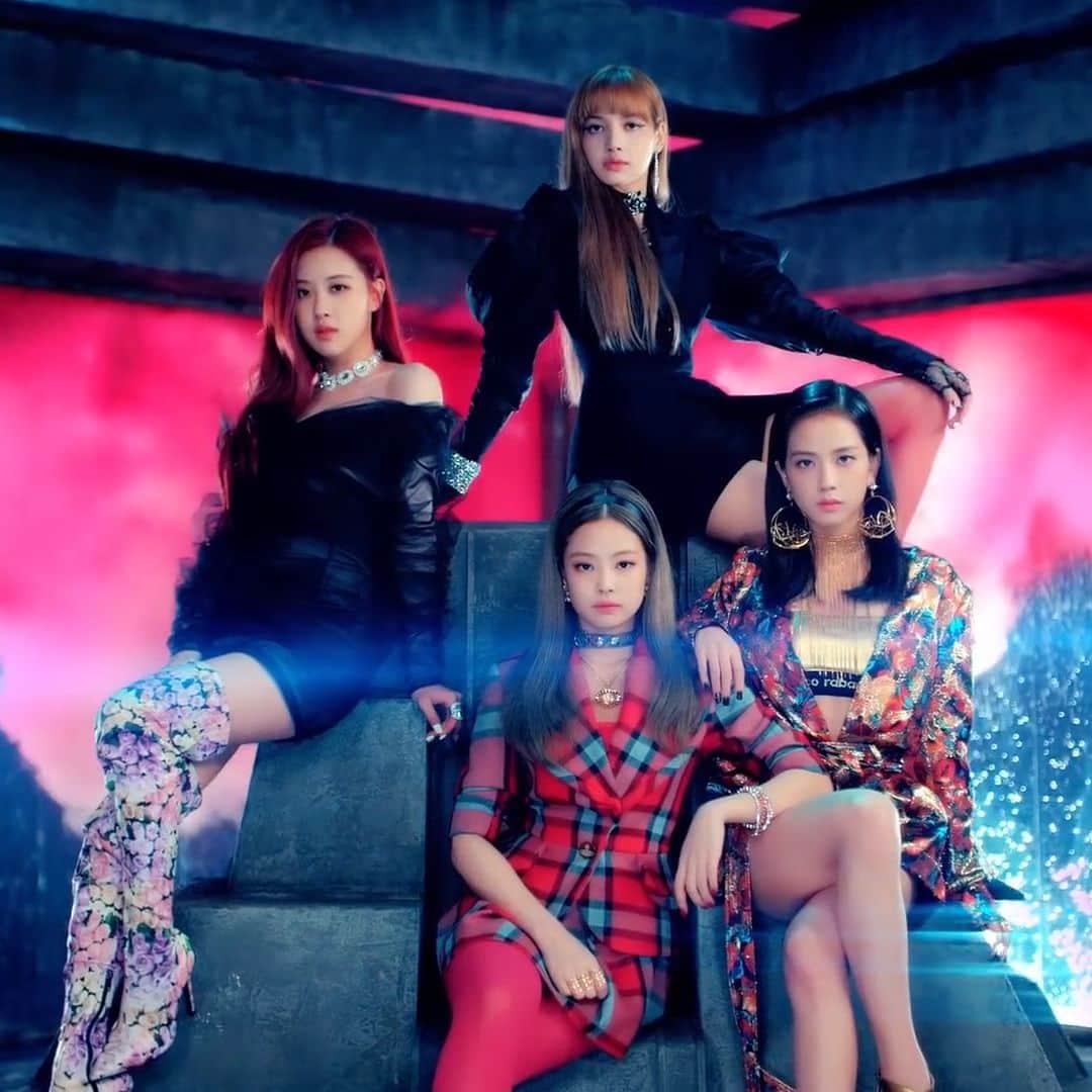 のインスタグラム：「Still remember where I was the first time I heard "DDU-DU DDU-DU" – and today it turns 5 YEARS OLD. Truly a perfect earworm from @blackpinkofficial 🖤💗」