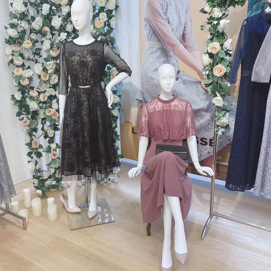三浦泉さんのインスタグラム写真 - (三浦泉Instagram)「*  *♪¸¸.•*¨･:*ೄ·*♪¸¸.•*¨･:*ೄ*♪¸¸.•*¨･:*ೄ··*♪¸¸.•*¨･  🎀LAISSE PASSE🎀 @laisse_passe   🌹2023 Fall & Winter Collection の展示会へ伺わせていただきました💕   大人可愛いフェミニンなお洋服が　 たくさん💕💕👗  　シンプルめなお洋服もあり 幅広い層のファンに愛されるブランドさんです💕  　生地と縫製、シルエットがとてもきれいなので大好き💕  　プレスの方からおすすめされた 柔らかシフォンのワンピースをオーダーさせていただきました💘  　到着がとても楽しみです💕💕  *  *♪¸¸.•*¨･:*ೄ·*♪¸¸.•*¨･:*ೄ*♪¸¸.•*¨･:*ೄ··*♪¸¸.•*¨･  #展示会 #レッセパッセ #laissepasse  #2023aw  #exhibition  #大人可愛い #大人可愛い #フェミニン  #フェミニンコーデ #いずみーるの展示会巡り  #イズミールの展示会巡り  #izumiの展示会巡り」6月16日 7時50分 - princessizu1201