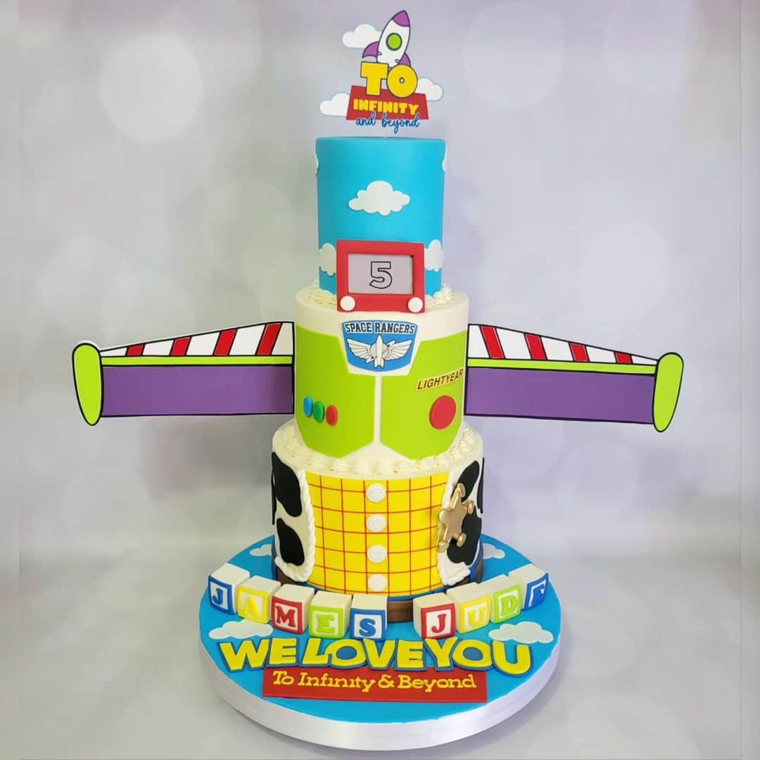 Honey Bee Cakesさんのインスタグラム写真 - (Honey Bee CakesInstagram)「Toy Story Cake  Toppers by @thekreationstation.915」6月16日 8時05分 - matthawkonline