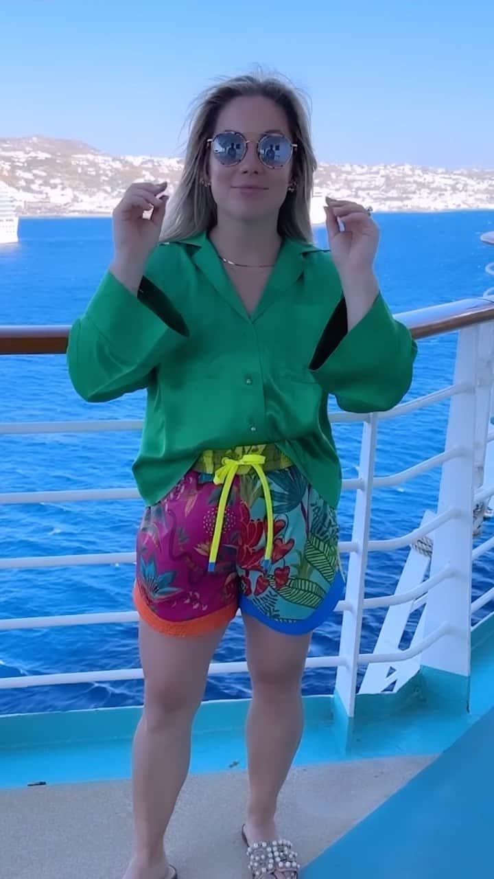 ショーン・ジョンソンのインスタグラム：「Vacation outfits just look better with @stitchfix. LOVE all the pieces I got for our family vacation!! Check out Stitch Fix and get fitted by a stylist today! #StitchFixPartner」