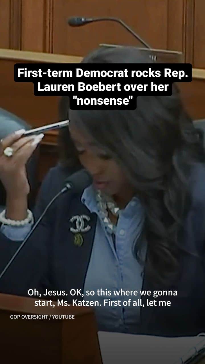 Huffington Postのインスタグラム：「Rep. Jasmine Crockett (D-Texas) wasn’t having any “nonsense” from Rep. Lauren Boebert as the Colorado Republican went after a House Oversight Committee witness on Wednesday. In a tweet on Wednesday, Crockett wrote that she “proceeds to clap back” when far-right Republicans say “something stupid.”」
