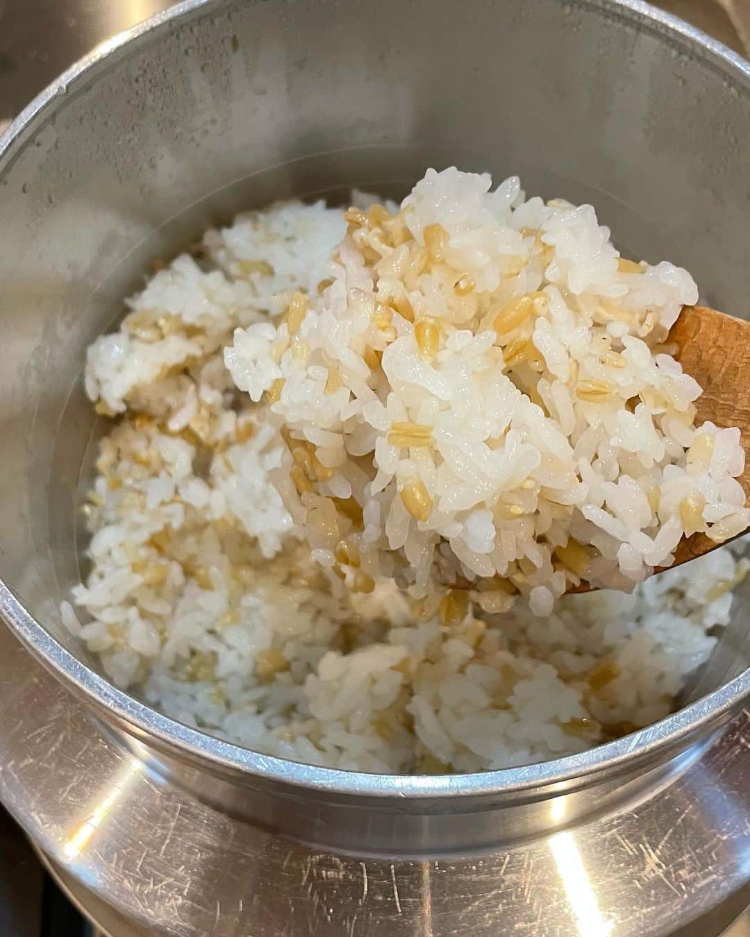 木村祐一さんのインスタグラム写真 - (木村祐一Instagram)「無洗米だから手間要らず！水加減などこれまで通り普通に炊いてめちゃ旨い😋！ 味良し香り良し噛んで良しだしお腹によし！これは便利で妻も私も大助かり〜そして家族大喜び！！ ご飯は氷入れて炊くとグー！ハヤシソースはローリエ炙ってinして煮込み~です。  #こめからだ #雑穀ごはん #無洗米 #PR」6月16日 8時19分 - kimkimni
