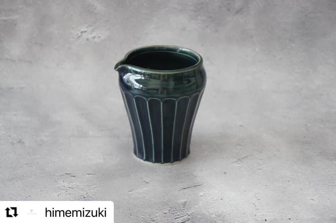阿部春弥さんのインスタグラム写真 - (阿部春弥Instagram)「・ 6/17〜 @himemizuki  ・ 明日からです。 よろしくお願いいたします。 ・ #うつわ#器#新潟#ヒメミズキ#志村和晃 #阿部春弥 ・ #Repost @himemizuki with @use.repost ・・・ . \2人展のお知らせ/  6/17(土)〜25(日)まで 阿部春弥さんと 志村和晃さんの 2人展を予定しております。  本日は 阿部さんからも 展示に向けて 作品が届きました。 @abe_haruya   シンプルで端正なかたち。  磁器なので 比較的丈夫で使い易いのに 普段の家庭料理を 引き立ててくれます。  鉄彩のうつわは 毎年好評で完売してしまうので 私もまだ持っていないのですが 今年こそ欲しいな…と 密かに狙っております。  新しく取り組まれている マットなグレーも 色合いだけでなく 手触りも良いので 実物をじっくりご覧くださいませ。  そして ゴリラ！ 可愛すぎませんかーー！ 毎日の食事の時間が楽しくなる 動物箸置き。  パンダやかばや 鶴や猫など 他にも色々と揃いました。  どうぞお楽しみ。  展示初日6/17(土)のみ  11:00〜13:00までは 要予約となります。  まだ 12:00〜12:45の お時間に空きがございますので 迷ってい方がいましたら是非〜。  •メール  ozasa215@gmail.com ・Instagramダイレクトにて承ります  ご予約の際には ・お名前(フルネームで) ・電話番号 ・人数 ご記入くださいませ。  11:00〜11:45 🈵 12:00〜12:45 空きあり  13:00以降は予約不要です。  ****************************** 阿部春弥 志村和晃 2人展  6/17(土)〜25(日) open11:00-18:00 ※17(土)は13:00まで要予約 ※20(火)定休日  阿部 春弥 1982年　長野県真田町生まれ　 　　　　 愛知県立窯業高等技術学校終了後 　 備前陶芸家 山本出氏に師事 2004年　長野県上田市で築窯　独立  志村和晃 1979年　千葉県館山市生まれ 2004年　京都で陶芸の基礎を学ぶ 2006年　石川の工房で修行 2008年　益子の工房で修行 2012年　益子にて独立 2014年　千葉県館山市に工房を移転 2021年　千葉県南房総市に工房を移転」6月16日 8時40分 - abe_haruya