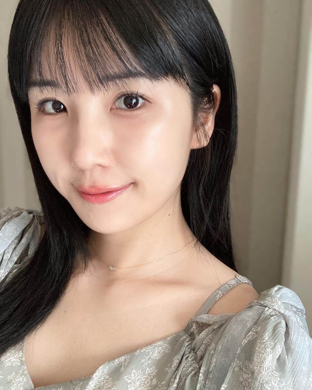 のインスタグラム：「何故か好評やった自撮り〜🤳🥰  #3枚目は山口のお友だちがお土産でくれた#山焼きだんご#🍡 #小分けにされてて食べやすくて美味しい#最高   #portrait #selfie #japanesegirl #ig_japan #followme ⁡#人像攝影 #健康美 #彼女感 #日本的 #道重佐保 #michishigesaho」