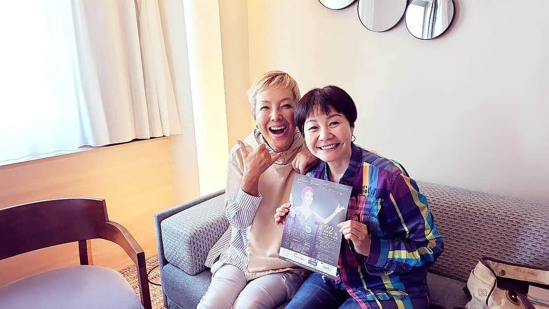 山本華世のインスタグラム：「いとしまにあ、RKBラジオに出演してきましたぁ。芥屋の花火大会があってた事や野北での海水浴の子供の頃の話し、今は糸島市ではないけど半島という事で大原でのsupの楽しさを話させて頂きましたぁ。ピーさんとの思い出話しもかなり、、、あるよぉ。放送お楽しみに❤️」