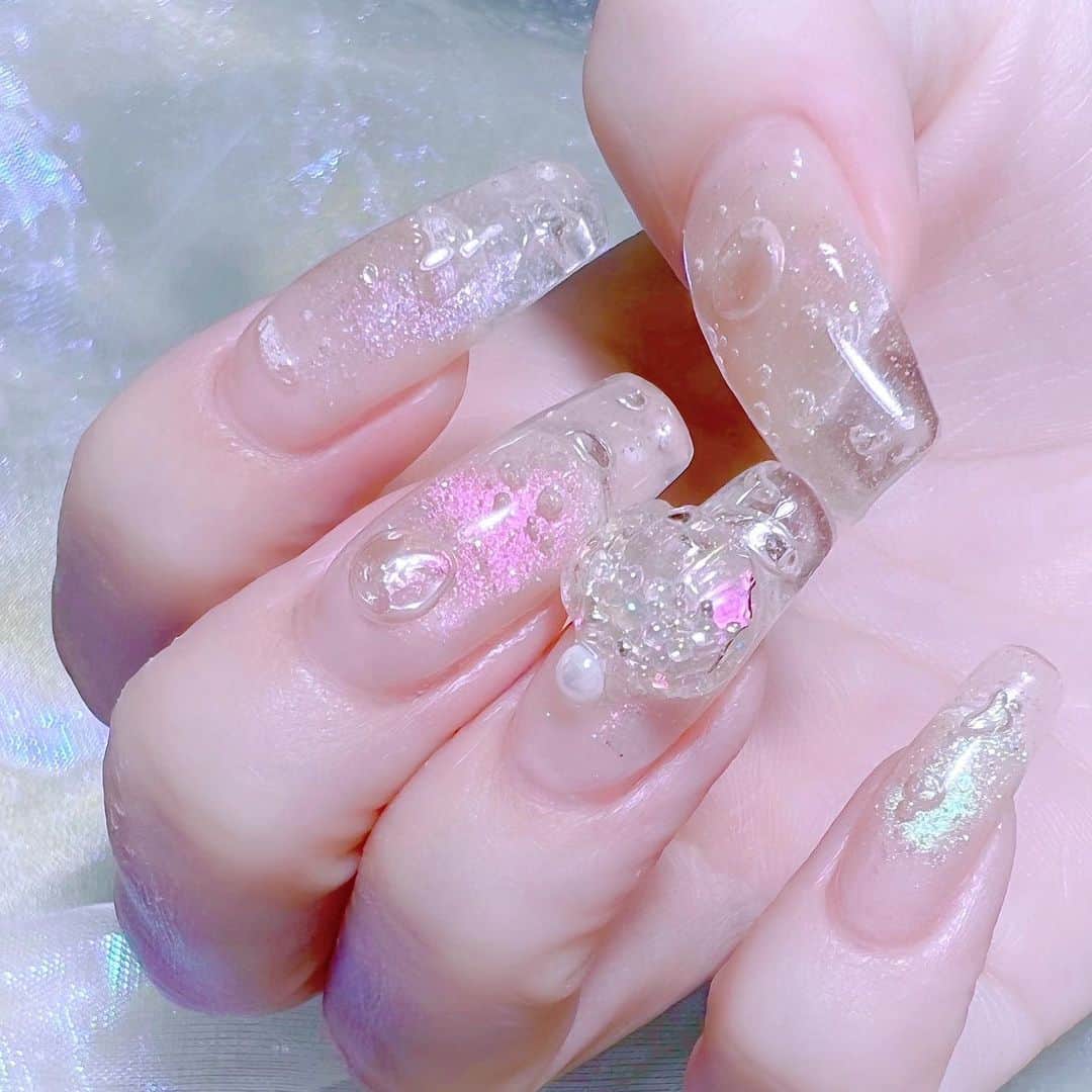 なかやまちえこのインスタグラム：「🫧🫧🫧⠀ ⠀ #youtube ライブで公開練習しました。難しいのでまだまだ練習頑張ります!!!⠀  バブルネイルを練習します！！難しい！！！ https://youtube.com/live/c117dYNkZZ4?feature=share⠀ ⠀ @satsuki__kishi さん⠀ @aby_sharenail Wi-Fiあります。⠀ ⠀ #nail #nails #nailart #ネイル #美甲 #ネイルアート  #japanesenailart #manucure #japanesenails #manicurist #gelnails #أظافر #네일아트 #미용  #เพ้นท์เล็บ #artedeuñas #เพ้นท์เล็บเจล #ジェルネイルデザイン #ネイルデザイン #nagelkunst #バブルネイル #泡ネイル #あわあわネイル #bubblenails」