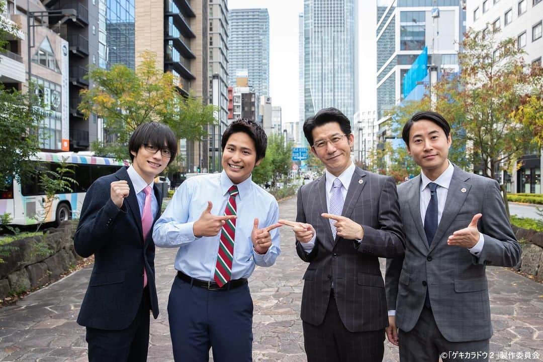 ゲキカラドウ2のインスタグラム：「🐼📸ˊ˗  ⋰ 「#ゲキカラドウ ２」 　第11話はこのあと！ ⋱  ひと足お先に11話のオフショット📸  【辛口中国企業と激辛タンメン】  次々と迫る魔の手👿 猿川は意外な行動に？  果たしてワンの心は動くのか！？  ━━━━━━━━━━━━━━ 「ゲキカラドウ２」 毎週木曜深夜𝟐𝟒:𝟑𝟎〜 ハッシュタグ▷#ゲキカラドウ #桐山照史（#ジャニーズWEST） #土村芳 #福本大晴 （#Aぇgroup/ #関西ジャニーズJr.） #森田甘路 #前川泰之 #高田純次 #平田満」