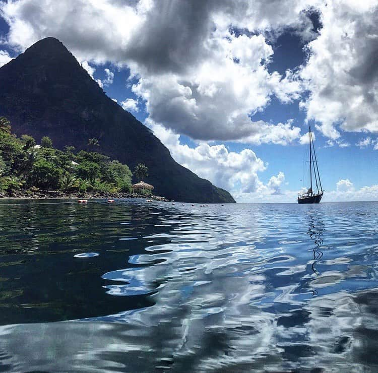 ミッシェルジョナスさんのインスタグラム写真 - (ミッシェルジョナスInstagram)「Sail away ✨⛵️ #travel #vacation #summer」6月16日 0時45分 - michellejonasdesigns