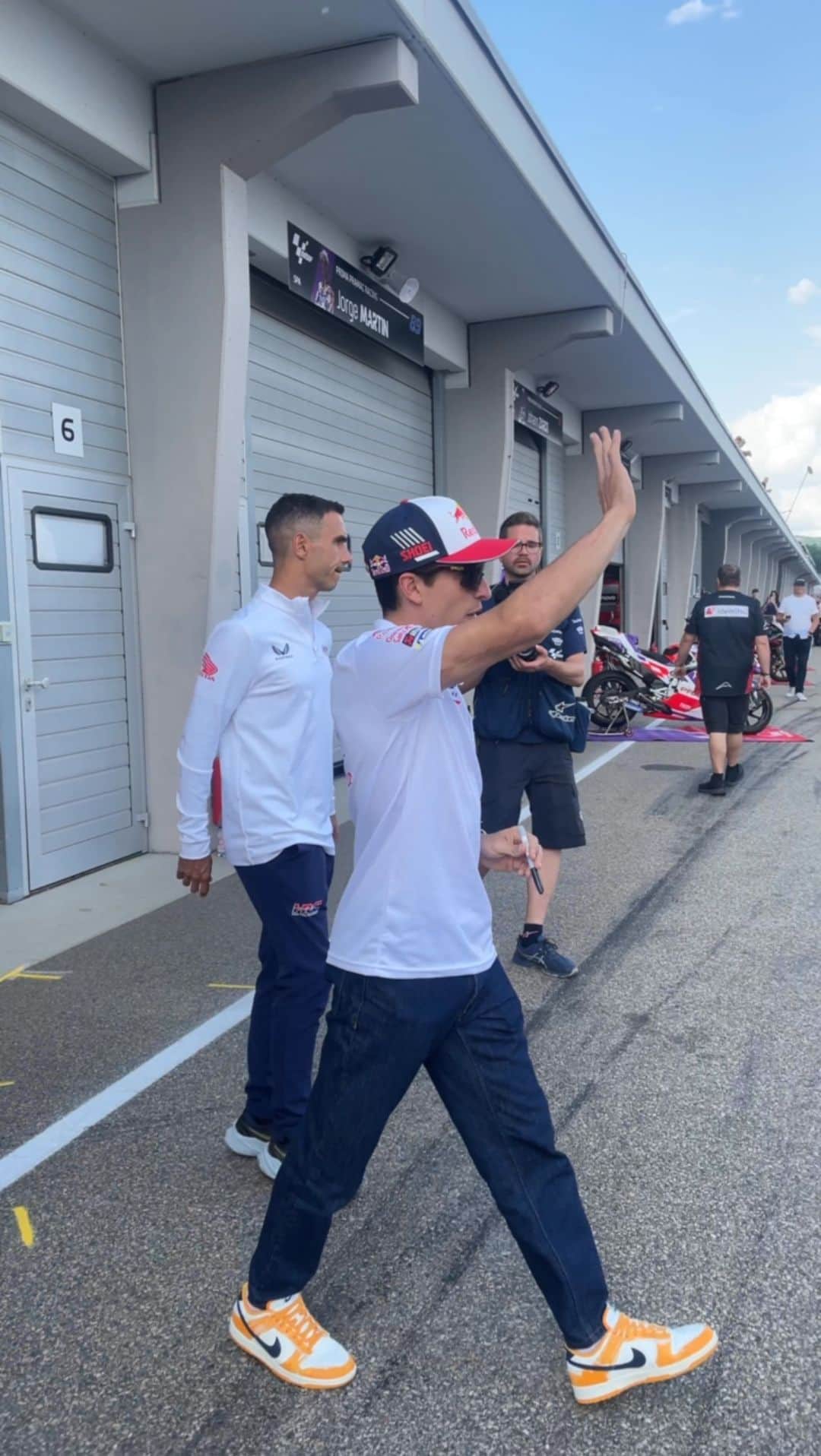 レプソル・ホンダのインスタグラム：「King of the Ring.」