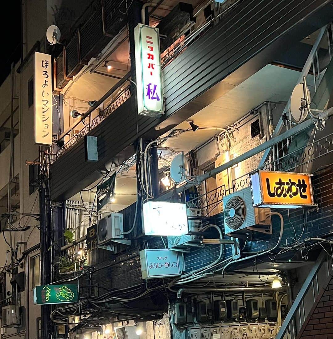 相沢あいさんのインスタグラム写真 - (相沢あいInstagram)「岡山旅行。台風とクロスカウンターしたので、倉敷を見て岡山市を散歩。  観光客があまり行かなそうな飲食店を巡ると、街の空気がより掴みやすい。チャンポンが焼きそば麺とうどんのミックス炒めなのにはびっくりしたけど、美味しかった。そば飯も美味いもんな…。  あとドーミーイン岡山に、ドーミーインの中でもトップクラスに最高なサウナがあることを記しておきたい。 _  #旅行 #国内旅行 #旅行好き #旅行記 #旅行写真 #旅行日記 #旅行記録 #岡山 #岡山県 #岡山市 #岡山観光 #岡山旅行 #travel #travelphotography #travelgram #traveling #travelblogger #travelblog #travelphoto」6月16日 0時54分 - aizawaai