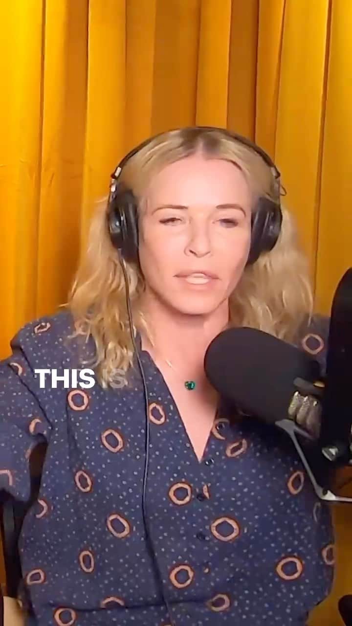 チェルシー・ハンドラーのインスタグラム：「Nothing is permanent! @SexWithEmily joins me on a new episode of Dear Chelsea streaming now.」