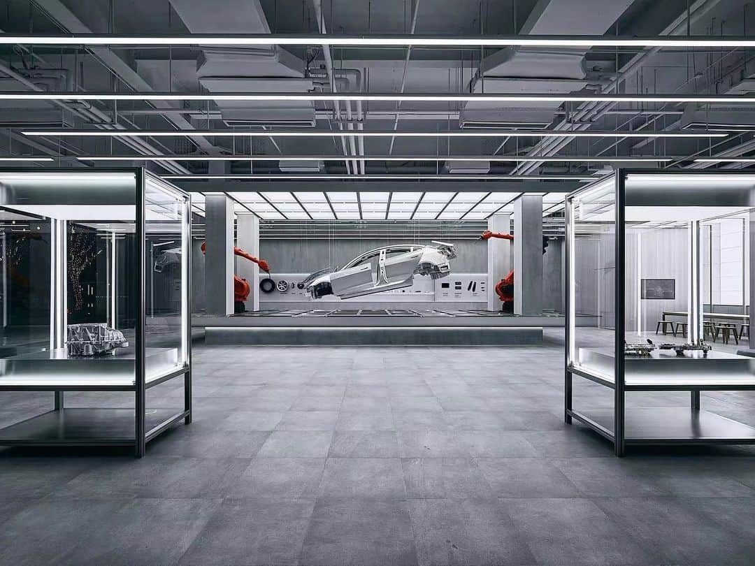 Teslaのインスタグラム：「New GIGA LAB showroom in Chengdu, China—inspired by the Shanghai Gigafactory」