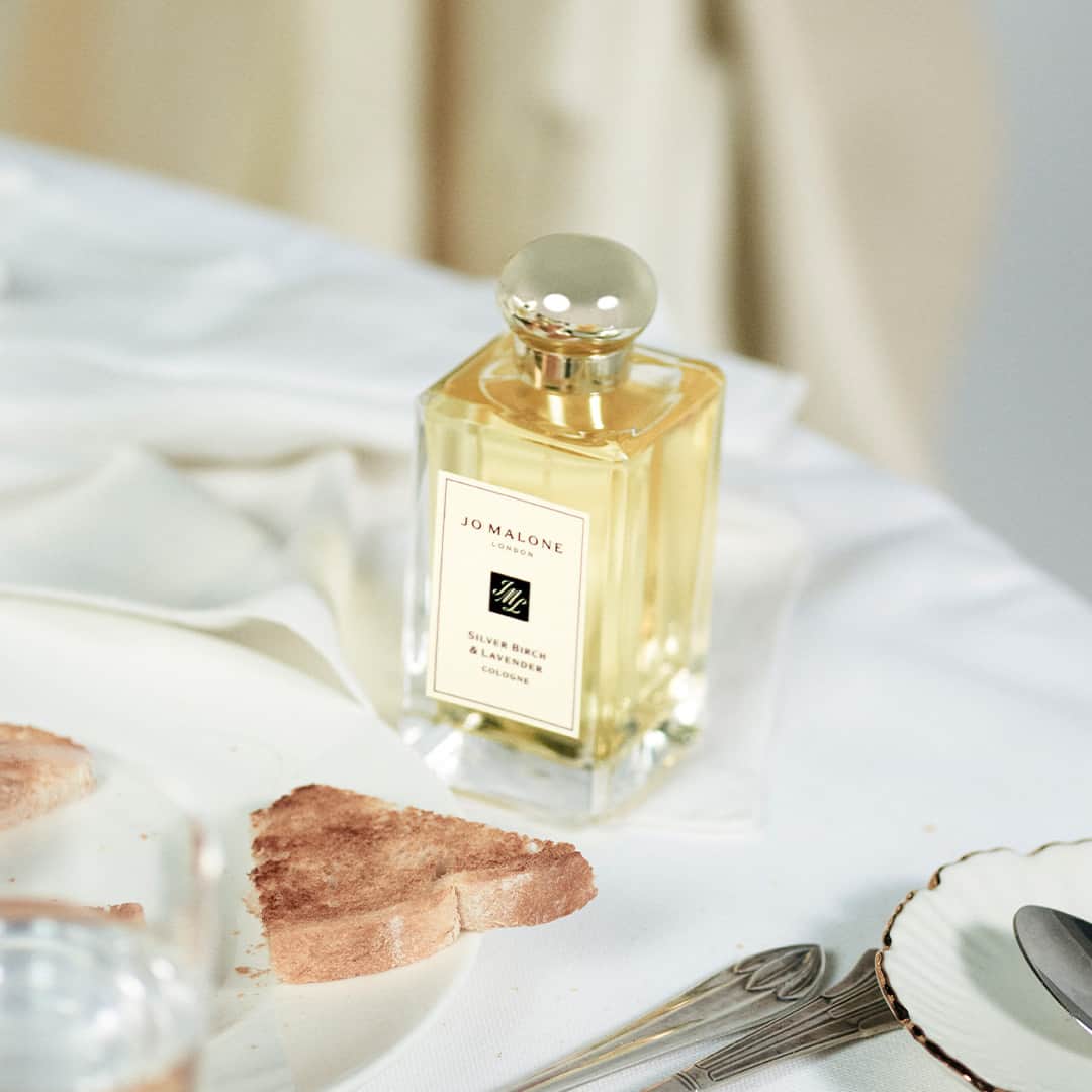 Jo Malone Londonさんのインスタグラム写真 - (Jo Malone LondonInstagram)「Show how well you know them with a thoughtful gift. Treat them to breakfast in bed accompanied with a new go-to scent, elevated essentials or home fragrances that make a statement. What will you be gifting this Father’s Day? #PerfectPresent」6月16日 1時16分 - jomalonelondon