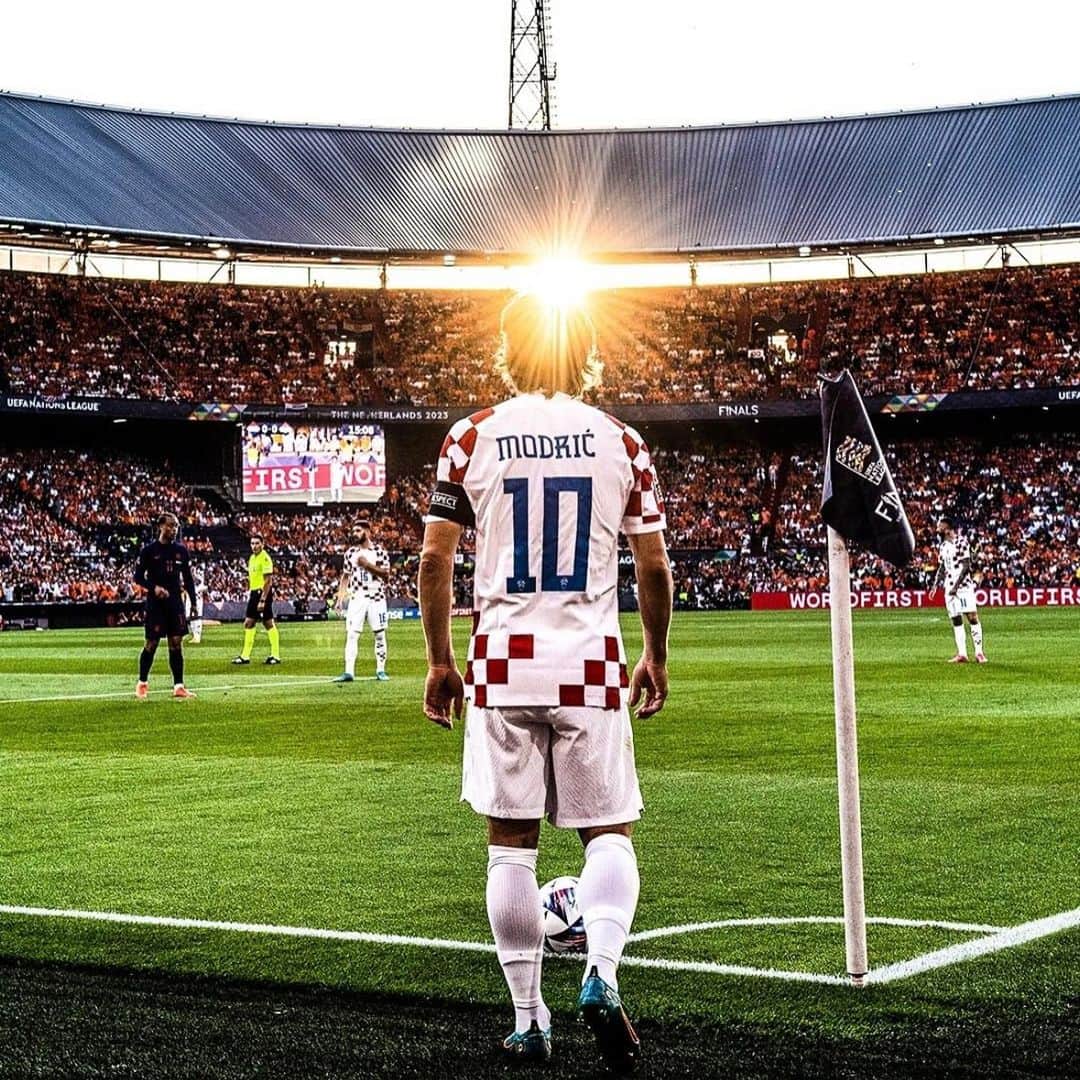 ルカ・モドリッチさんのインスタグラム写真 - (ルカ・モドリッチInstagram)「We are in the final! 🇭🇷🙏🏻💪🏻  #IznadSvihHrvatska」6月16日 1時26分 - lukamodric10