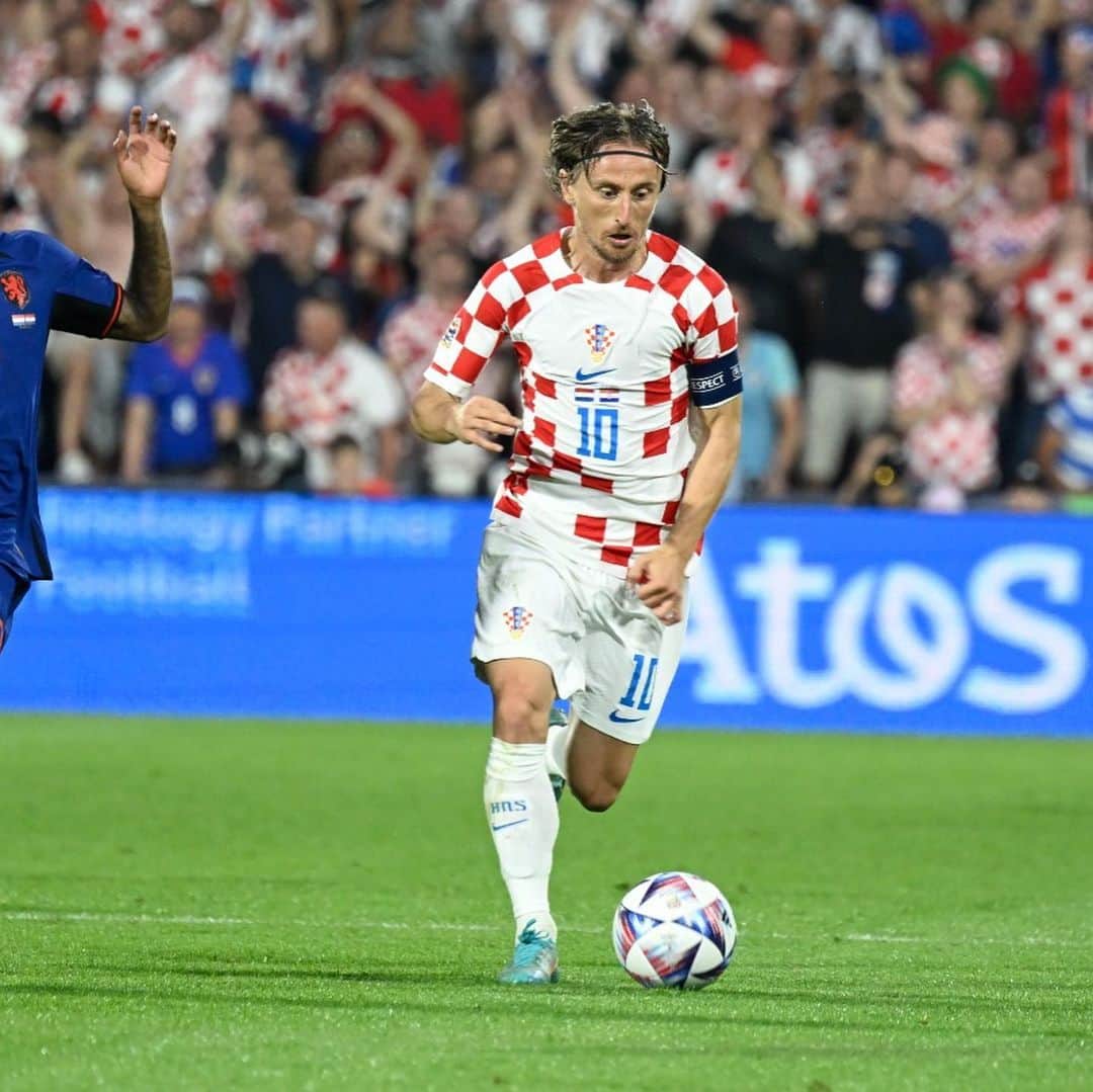 ルカ・モドリッチさんのインスタグラム写真 - (ルカ・モドリッチInstagram)「We are in the final! 🇭🇷🙏🏻💪🏻  #IznadSvihHrvatska」6月16日 1時26分 - lukamodric10