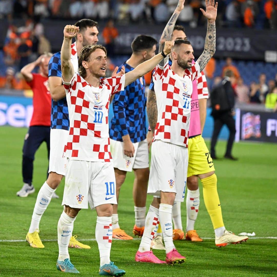 ルカ・モドリッチさんのインスタグラム写真 - (ルカ・モドリッチInstagram)「We are in the final! 🇭🇷🙏🏻💪🏻  #IznadSvihHrvatska」6月16日 1時26分 - lukamodric10