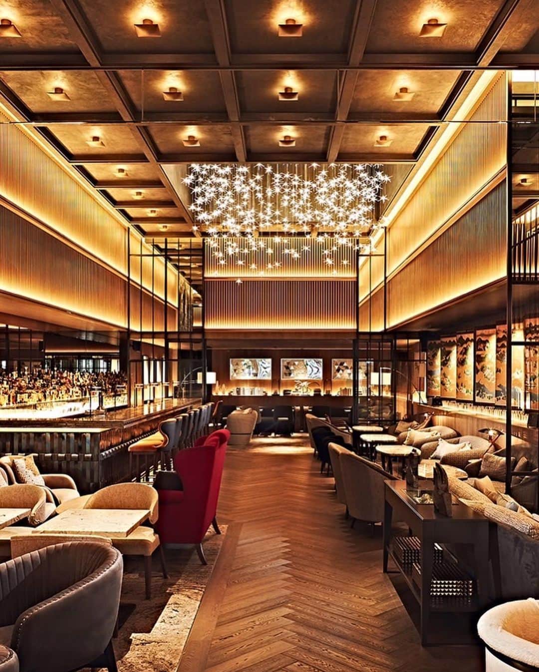 InterContinental Tokyo Bayさんのインスタグラム写真 - (InterContinental Tokyo BayInstagram)「. ハドソンラウンジでは、バラエティに富んだカクテルをご用意🍸  6月下旬までフレッシュなメロンを使ったカクテルとモクテルを提供中です🍈 バーテンダー自ら手掛けた、メロンのヘタをモチーフにした飴細工をガニッシュに添えた「メロン デュ エトワール」は、ブランデーをベースにバニラアイスクリームを加え、デザート感覚でお楽しみいただけます。  さっぱりとした喉越しのモヒートは、米国産イエローコーン100%を丁寧に蒸留と濾過を繰り返して作られたウォッカ『ウェスタンサン』を使い、6種のフレーバーをラインナップしております。  Special thanks @cluelmagazine  #intercontinentaltokyobay  #intercontinental  #intercontinentallife #インターコンチネンタル東京ベイ  #ホテルインターコンチネンタル東京ベイ #hudsonlounge #ambar  #ハドソンラウンジ  #アンバー #ホテルバー #bar #バー #カクテル #モクテル #メロン #カクテル好き  #ホテルバー  #cocktails  #ミクソロジー  #ミクソロジーカクテル #フローズンカクテル #モヒート #ウェスタンサン #グルテンフリー #グルテンフリーウォッカ #westernsonvodka #mojito #モヒート好き  #tokyobar」6月16日 1時39分 - intercontitokyobay
