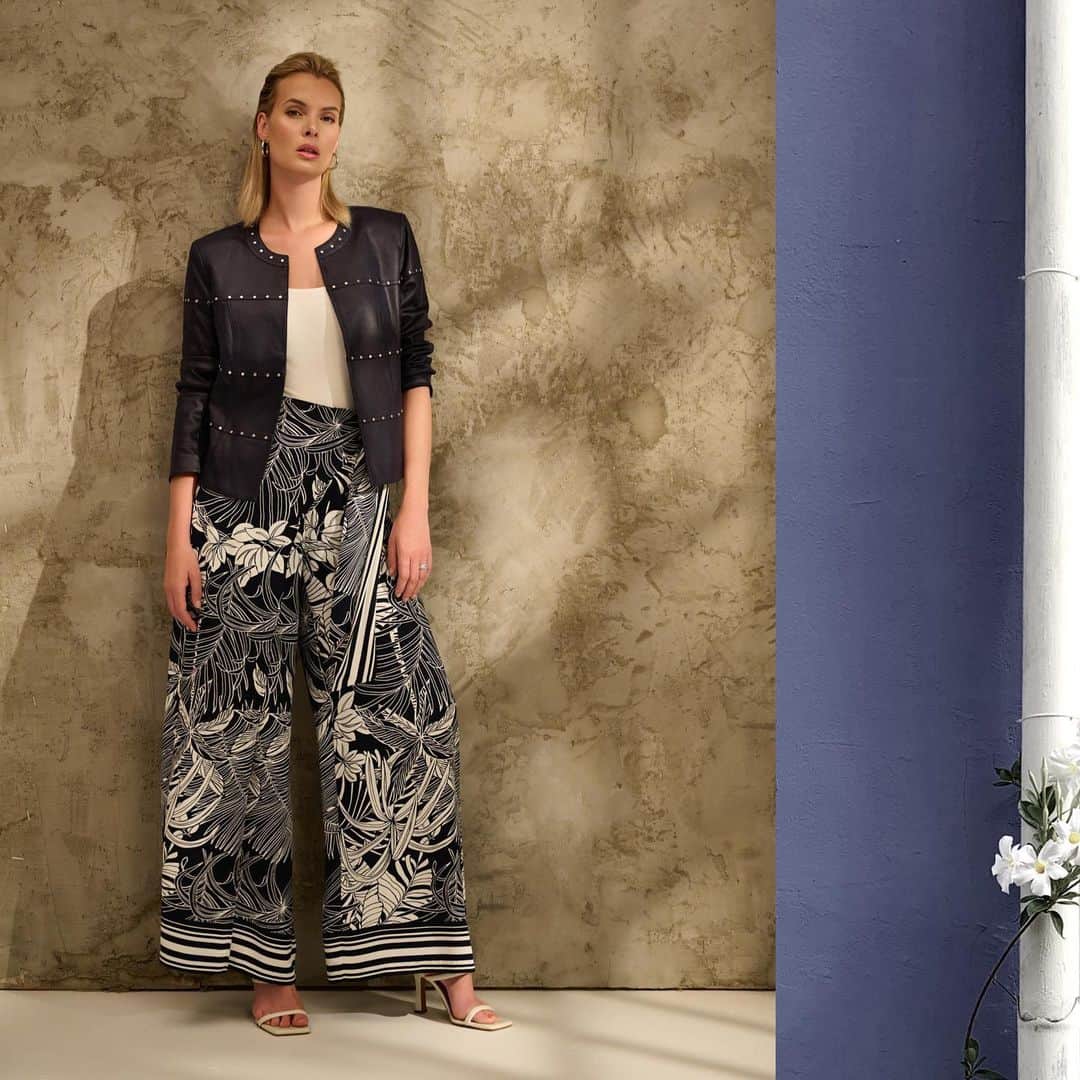 ジョセフリブコフさんのインスタグラム写真 - (ジョセフリブコフInstagram)「This outfit: not just a summer fling. Wear and re-wear through the changing temperatures and seasons forever. #IlovemyJR   Cette tenue: pas seulement un coup de coeur le temps d’un été. Portez-la à travers les températures et saisons changeantes, pour toujours.   STYLES 232904/232047」6月16日 1時38分 - josephribkoff