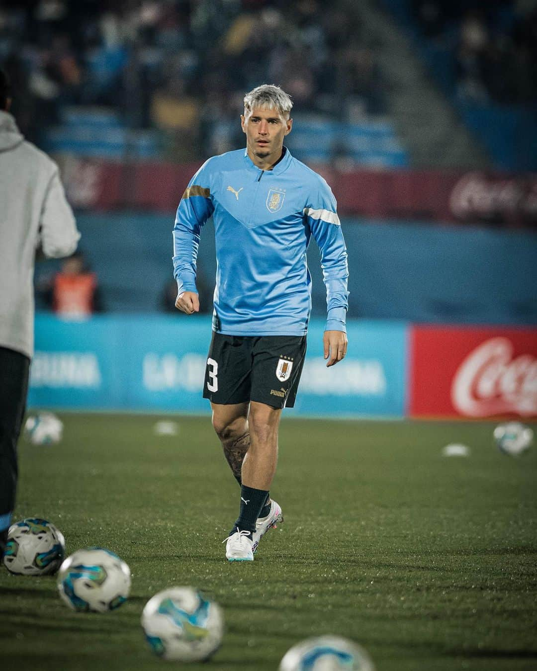 ギジェルモ・バレラのインスタグラム：「Que lindo estar de vuelta en casa con nuestra gente ❤️🙏 #vamosuruguay」