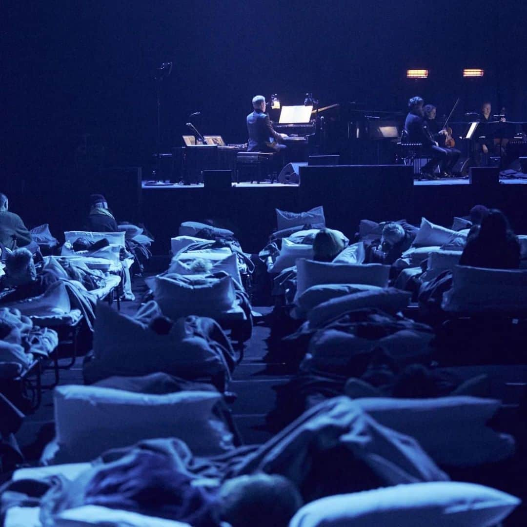 The Cool Hunterさんのインスタグラム写真 - (The Cool HunterInstagram)「@maxrichtermusic with the American Contemporary Music Ensemble performing their 8 hour overnight sleep concert as part of Australia’s @dark_mofo festival in Tasmania. #thecoolhunter」6月16日 1時44分 - thecoolhunter_