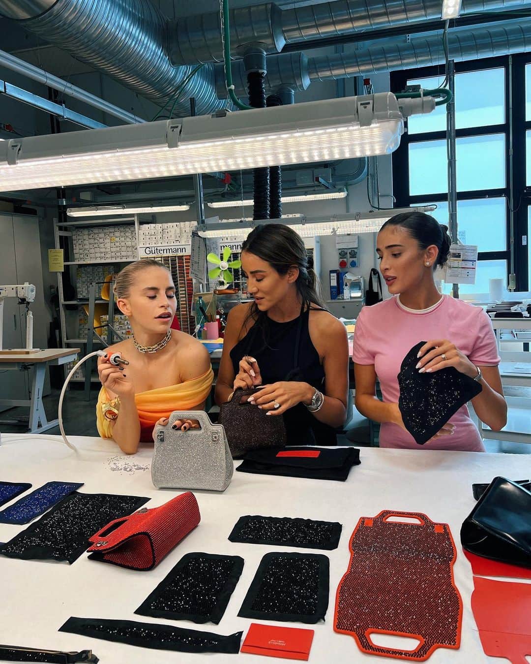 キャロライン・ダウルさんのインスタグラム写真 - (キャロライン・ダウルInstagram)「Anzeige // Ciao Firenze 🇮🇹 had the pleasure of spending the day with @ferragamo witnessing exquisite craftsmanship」6月16日 1時44分 - carodaur
