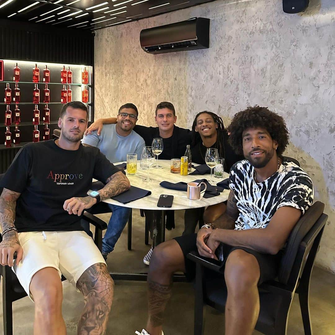 ダンテ・ボンフィム・コスタ・サントスのインスタグラム：「La banda @lucaslcarmo @ianvital23 @fredbxavier @filipe_tambon . Resenha top 🙌🏽」