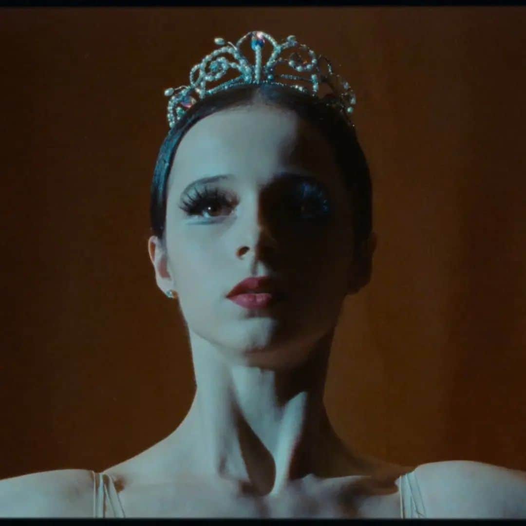 マリア・コーレワさんのインスタグラム写真 - (マリア・コーレワInstagram)「Shots of some real drama from "BALLET" TV series by @sangadzhiev__ 💔 Today's the day of the 5th episode already!  It's so surreal to be looking at myself on a TV screen and also to see the incredible development of my character 40 years later played by the unique @allasigalova 😍 Enjoying watching the series so much!   Драматичные кадры из сериала "БАЛЕТ" Жени Сангаджиева @sangadzhiev__ 💔 Сегодня на Wink вышла уже пятая серия!  Удивительно видеть себя в роли Руты на экране и ещё удивительнее наблюдать за стремительным развитием сюжетной линии Руты сорок лет спустя в исполнении любимейшей Аллы Михайловны @allasigalova 😍 Смотрю с наслаждением!」6月16日 1時53分 - marachok
