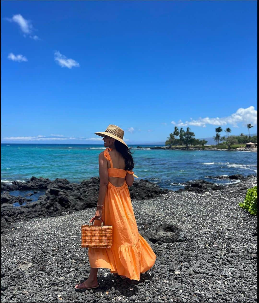 のインスタグラム：「Aloha State 🌺🧡 “The presence of breath” Aloha is a way of living & treating each other with love & respect.  In talking with locals, I learned that if anything happens to shipping & the US, Hawaii would not be able to maintain it’s population.  There would be nothing to eat. Absolutely everything is shipped in to the island to feed clothe & house it’s inhabitants. Milk is $10 a quart currently as an example. The locals cannot afford to live.  I am all for progress, but at what cost. 🌺🧡」