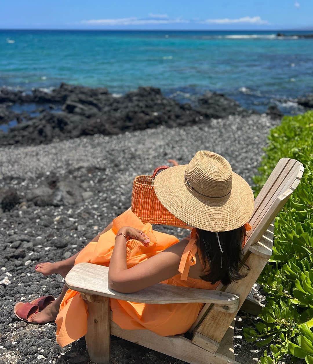 レイチェルロイさんのインスタグラム写真 - (レイチェルロイInstagram)「Aloha State 🌺🧡 “The presence of breath” Aloha is a way of living & treating each other with love & respect.  In talking with locals, I learned that if anything happens to shipping & the US, Hawaii would not be able to maintain it’s population.  There would be nothing to eat. Absolutely everything is shipped in to the island to feed clothe & house it’s inhabitants. Milk is $10 a quart currently as an example. The locals cannot afford to live.  I am all for progress, but at what cost. 🌺🧡」6月16日 2時15分 - rachel_roy