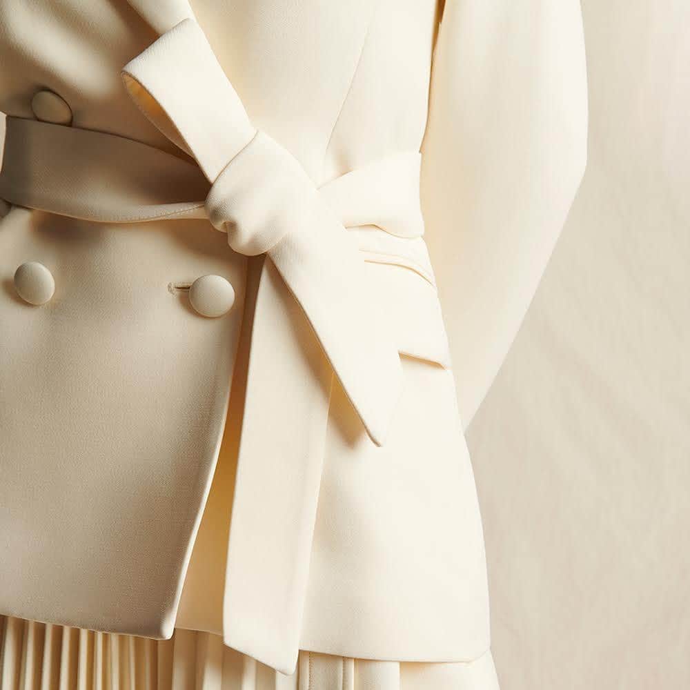 アダムのインスタグラム：「Bows, pleats, and covered buttons. A detail of our silk wool belted jacket and kilt captured by @paul_westlake」