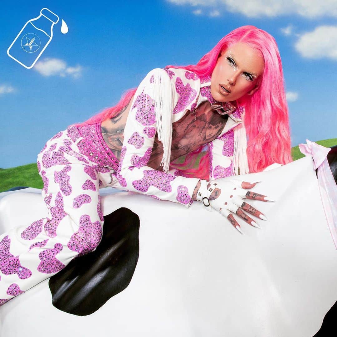 Jeffree Star Cosmeticsのインスタグラム：「When you see the milk man approaching 🥛 TOMORROW the stunning #STARMILK skincare collection launches!!!! 🐄  Which product are you most looking forward to? 🌾 #skincare #jeffreestar #milk」
