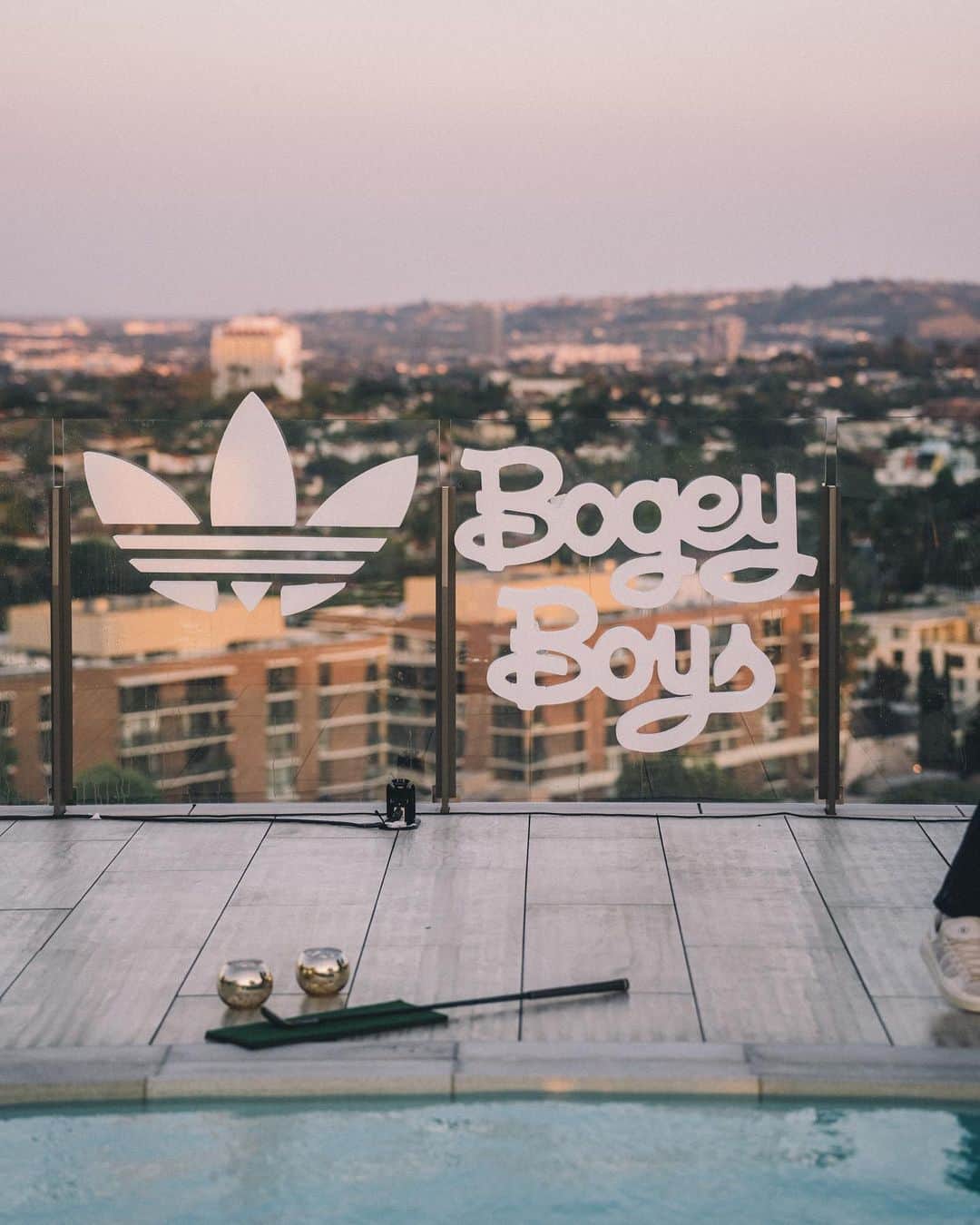 adidas Golfさんのインスタグラム写真 - (adidas GolfInstagram)「@adidasgolf x @bogeyboys 🤝 LA rooftop views   Celebrated the launch of the @adidasgolf x @bogeyboys collection with our /// family! ⛳️🌅」6月16日 2時50分 - adidasgolf