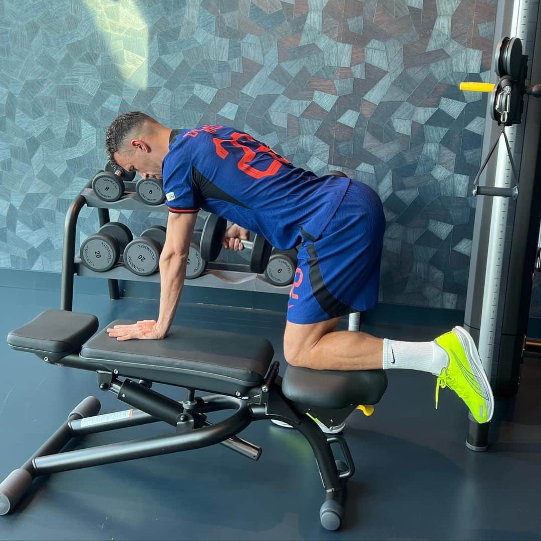イヴァン・ペリシッチのインスタグラム：「🏋🏻」