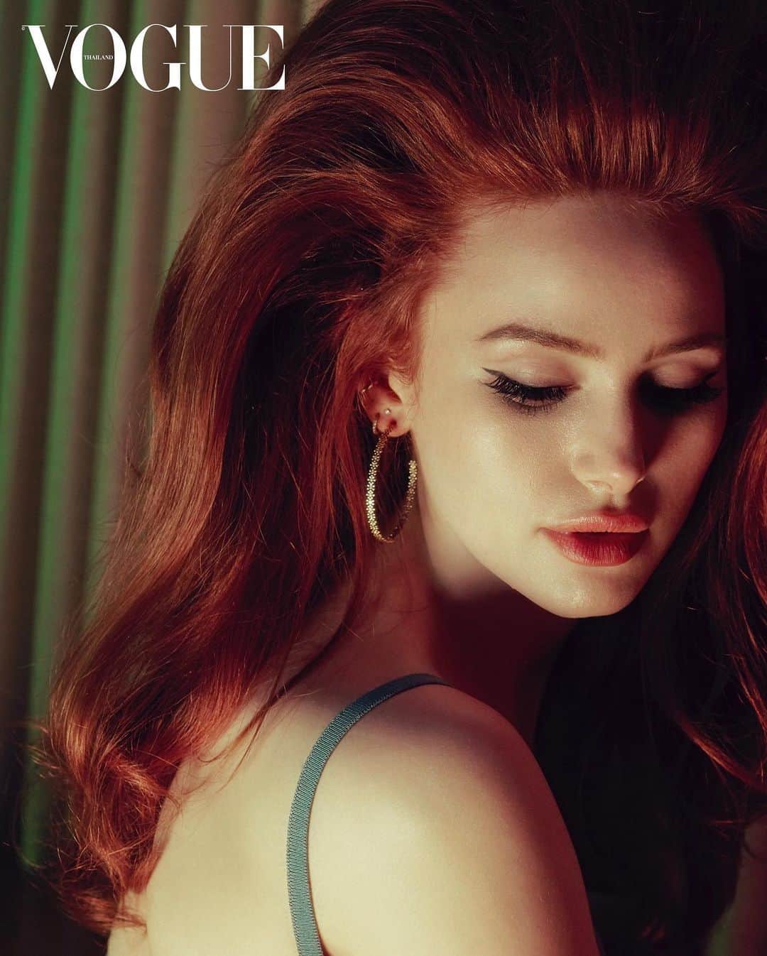 のインスタグラム：「Hot and Heavenly 🔥 The radiant @madelame wears #SydneyEvan Tiny Daisy Large Hoops for @voguethailand   Styled by: @mrfabioimmediato   #MadelainePetsch #Riverdale」