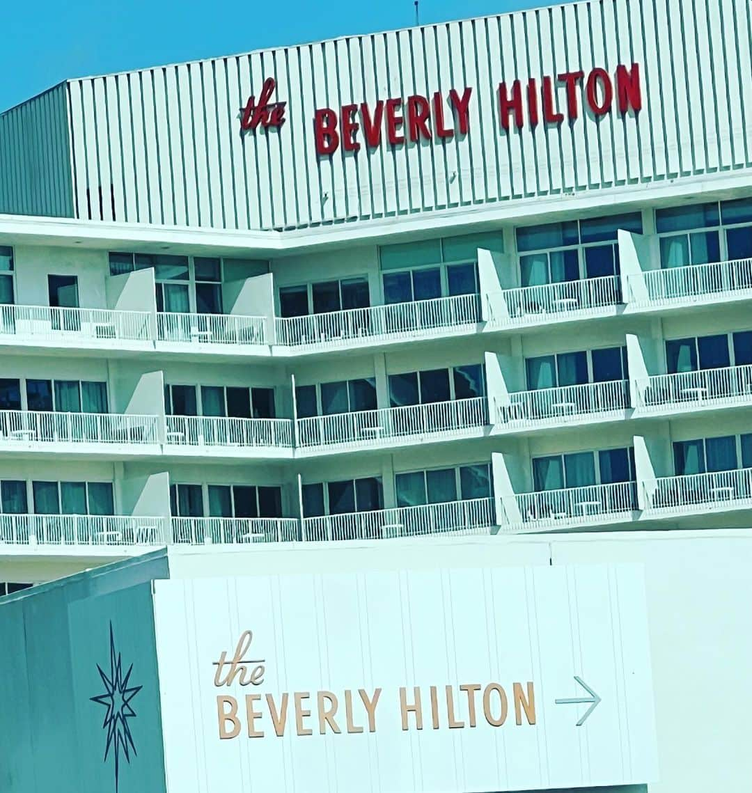 トリ・スペリングさんのインスタグラム写真 - (トリ・スペリングInstagram)「Back to my zip code… @beverlyhilton hotel has been such a huge part of my life. Went there with my family growing up and now I’m lucky enough to be able to take my own family. #beverlyhitonhotel gave us the most wonderful experience for @stella_mcdermott08 15th birthday. Penthouse suite, cabanas, cakes, the works. Tbh it was hard to leave 😂. Family time is the best time and @beverlyhilton you continue to always make us feel like true family. We love you! xoxo #90210」6月16日 3時09分 - torispelling