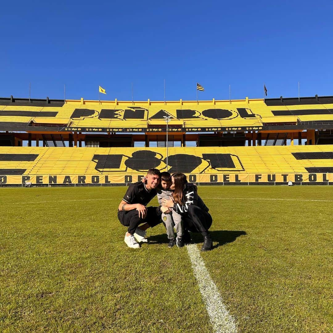 フェデリコ・バルベルデさんのインスタグラム写真 - (フェデリコ・バルベルデInstagram)「Hoy fue un día que no me voy a olvidar nunca 💛  Gracias @oficialcap por tanto.  Este amor es recíproco」6月16日 3時25分 - fedevalverde