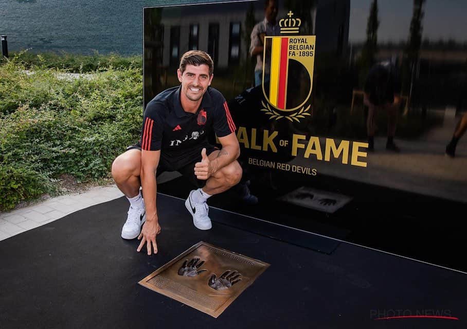 ティボ・クルトゥワのインスタグラム：「Honoured to join the Walk of Fame!🇧🇪 Representing the Red Devils and earning over 100 caps has been a dream come true!! 💯 @belgianreddevils」