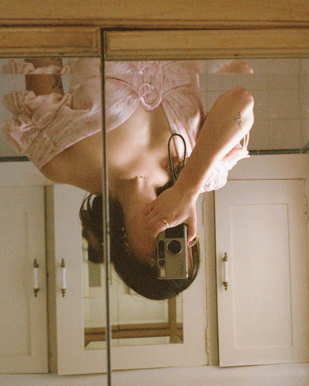 Arden Roseさんのインスタグラム写真 - (Arden RoseInstagram)「Because I feel like an ant under a magnifying glass today, I’ve decided to post a cute outfit from a less ant-y day🕊️💗」6月16日 3時47分 - ardenrose