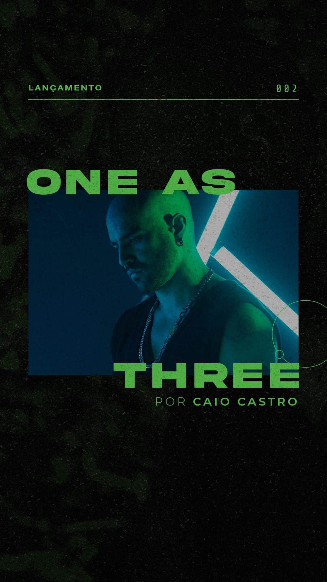 カイオ・カストロのインスタグラム：「LANÇAMENTO: ONE AS THREE 👽 Para a segunda peça da coleção C-Head buscamos inovação e criatividade e, junto ao @caiocastro, criamos a One As Three, uma joia que se transforma em pulseira, colar e corrente de calça.  Garanta já a sua acessando o nosso site! (link na bio)  #keydesign #caiocastro」