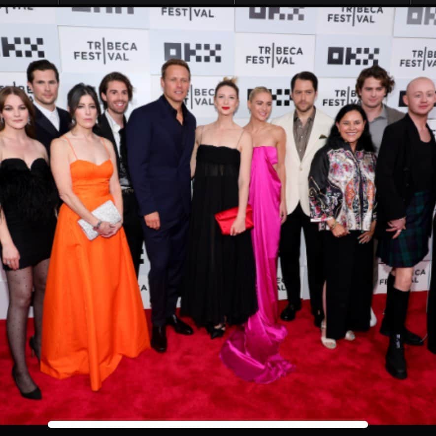 カトリナ･バルフのインスタグラム：「What a whirlwind last week was. I got to celebrate with this amazing group of humans at the @tribeca film fest and it was magical. Thanks to all the fans who came out and supported and … tomorrow. The wait is over. Season 7 is here!! @outlander_starz  @tribecafilmfestival @sptv @lionsgateplusuk ❤️」