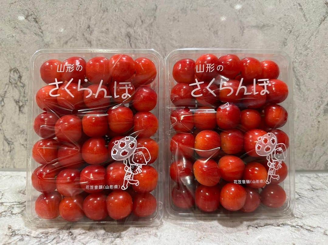 立花陽三のインスタグラム：「さくらんぼ‼️  山形県産。 美味すぎる❗️」
