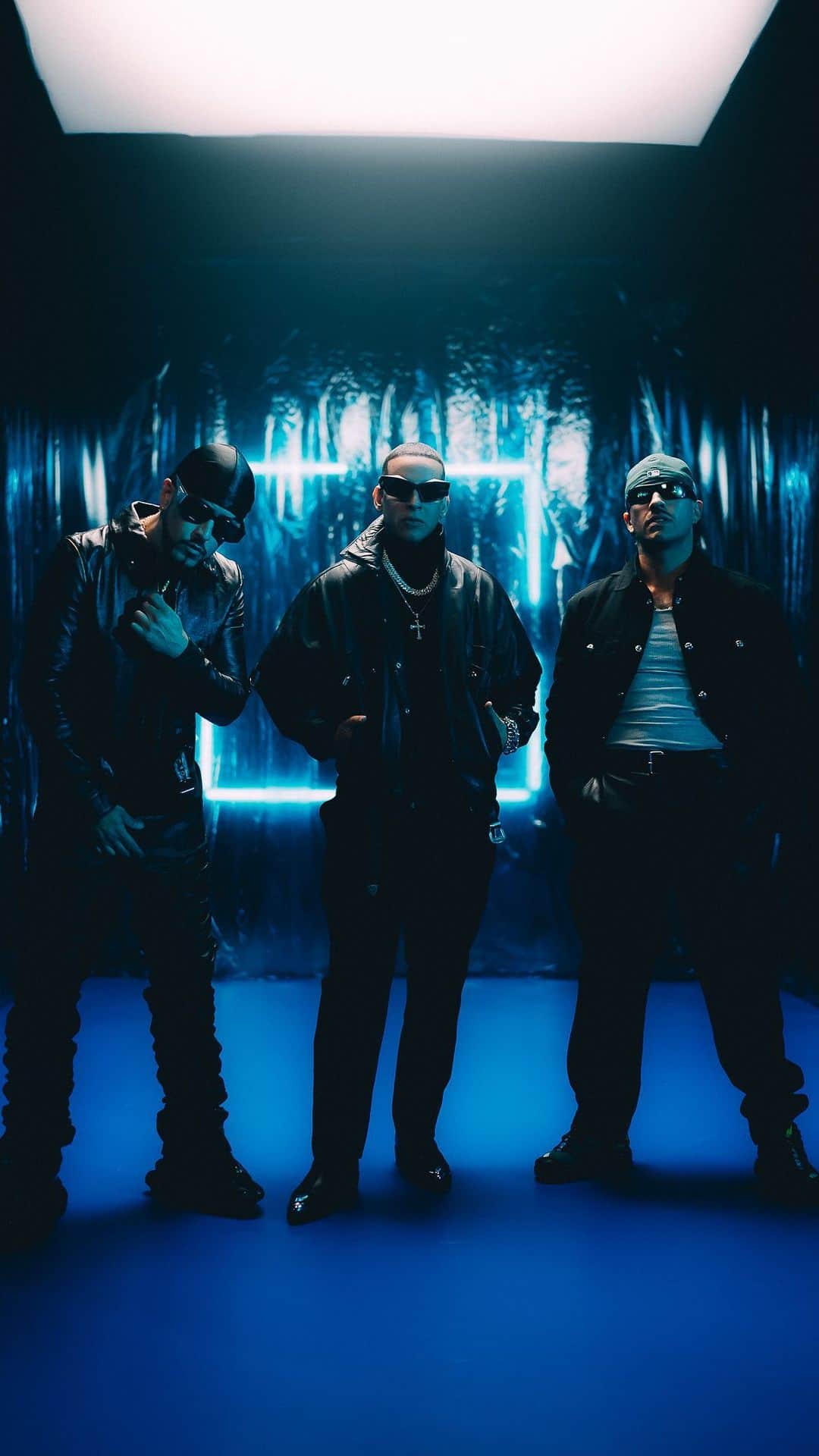ダディー・ヤンキーのインスタグラム：「WELCOME TO THE REMIX! 🔥🔥  YANKEE 150  @yandel @feid   Esta noche se siente La Presión! 🐐」