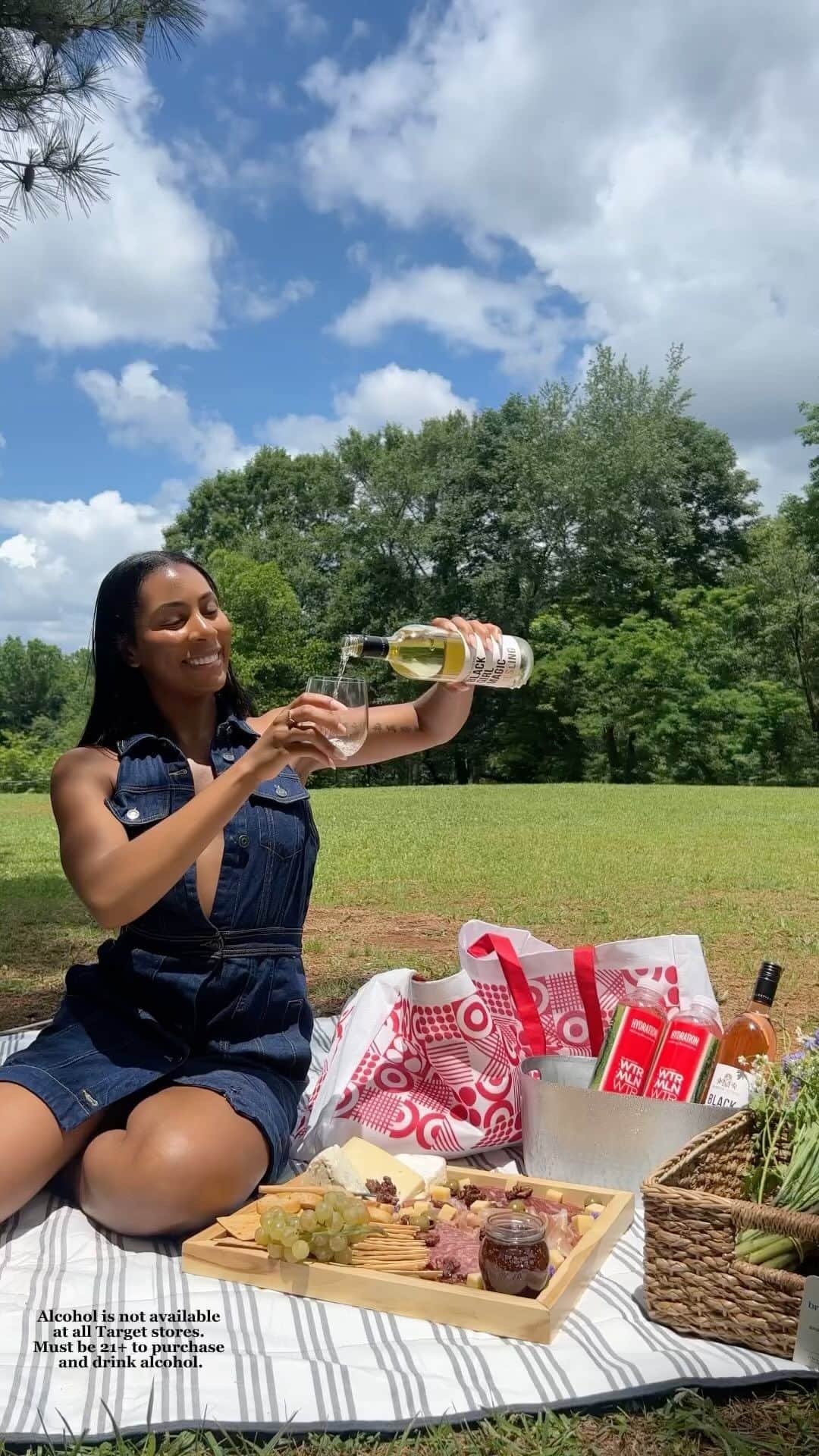 Targetのインスタグラム：「here for a soft, celebratory summer ☀️ @jazturner16  Alcohol is not available at all Target stores. Must be 21+ to purchase and drink alcohol.」