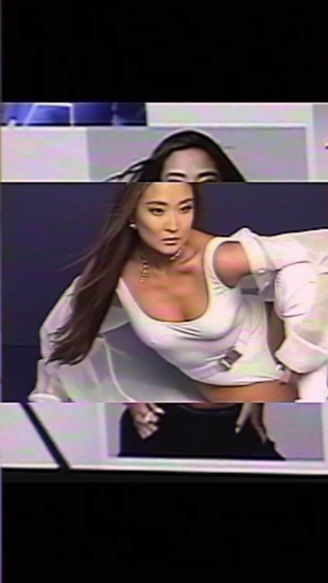 ベン・ワッツのインスタグラム：「VHS 📼 Sony handycam @ashleyparklady x @womenshealthmag nyc @claraleopard @kgsaladino @makeupvincent @maxwelllosgar @raymondho222 @hearstmagazines @themaltman 🎥  @frvnce #benwatts #nyc #studio」