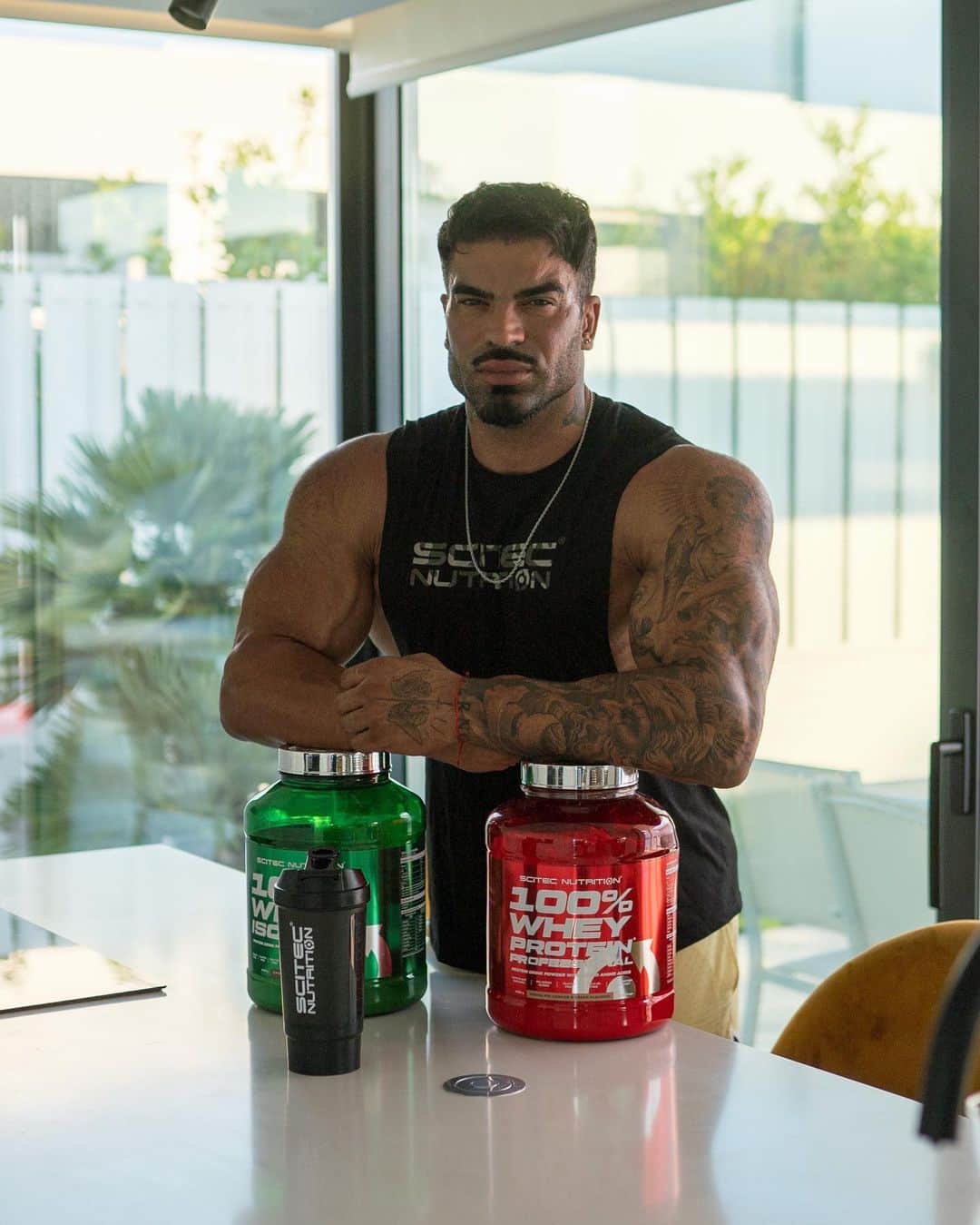 Sergi Constanceさんのインスタグラム写真 - (Sergi ConstanceInstagram)「Favorite protein for gainsSs💪 @scitecnutrition  I like to take 100% Whey protein proffesional (Concentrate whey protein) to complete the missed protein macros in some of my meals, or substitute the solid intake and not miss any meal.🥤  I like to use 100% Whey Isolate (isolate whey protein) after my workout (due fast absortion) or if i’m in a very low carb diet.💪  #Scitec #teamscitec #protein #nutrition #fitness #lifestyle #gains #muscle #proteina」6月16日 4時54分 - sergiconstance