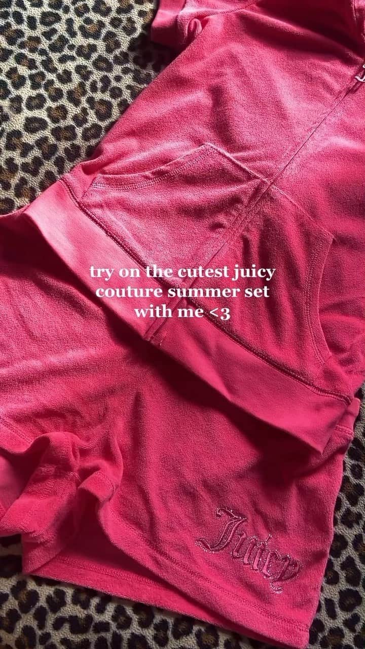 ジューシークチュールのインスタグラム：「It’s Juicy girl summer baby! #JuicyCouture」