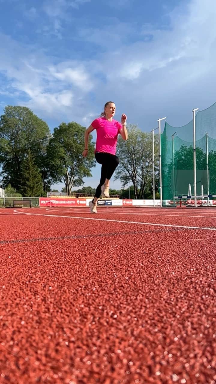 のインスタグラム：「Wbiegając na ostatnią prostą przed pierwszymi zawodami po 2 latach niebytu…. Jestem gotowa ♥️ #athlete #competitions #track #running」