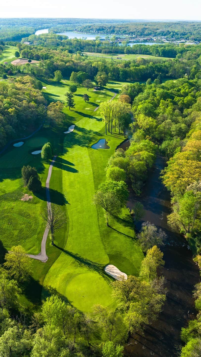 リセット・サラスのインスタグラム：「The #AonRiskReward Challenge continues this week on the @lpga_tour at the Meijer LPGA Classic at Blythefield Country Club. Aon Ambassador @lizettesalas5 explains why leaning on your strengths to make #BetterDecisions plays a huge role in tackling this par-5 14th hole. Learn more via the link in bio.」