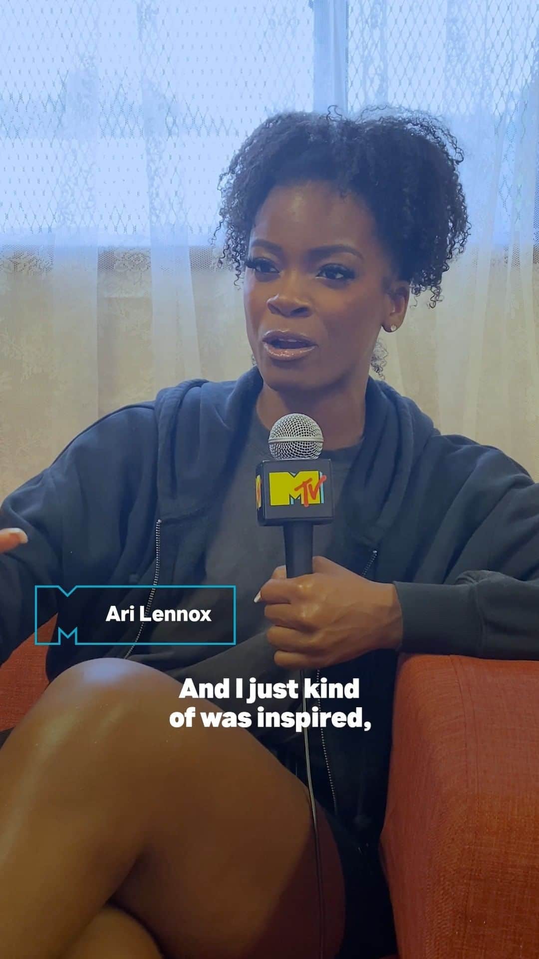 のインスタグラム：「You've got a PERFECT dream role list, @arilennox – so I had to ask about that #PrincessTiana audition vid at #GovBall 🥰」